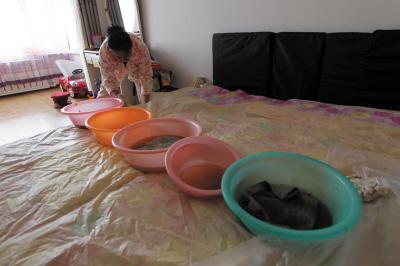 彬县楼上漏水，住户失联，小区没物管，业主维权难！律师来支招……